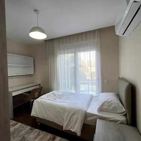 Erasta Avm Yani Konforlu 2+1 '5' Appartement Antalya